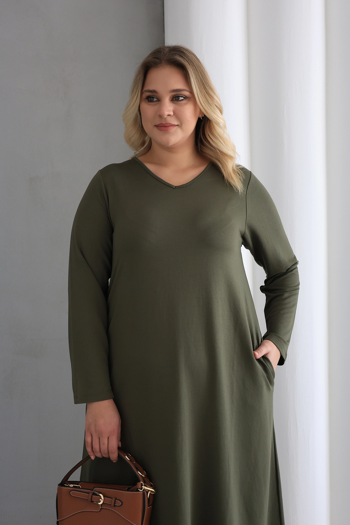V Yaka Midi Boy Elbise – Şıklığın Konfor Hali ZPLUS XXL