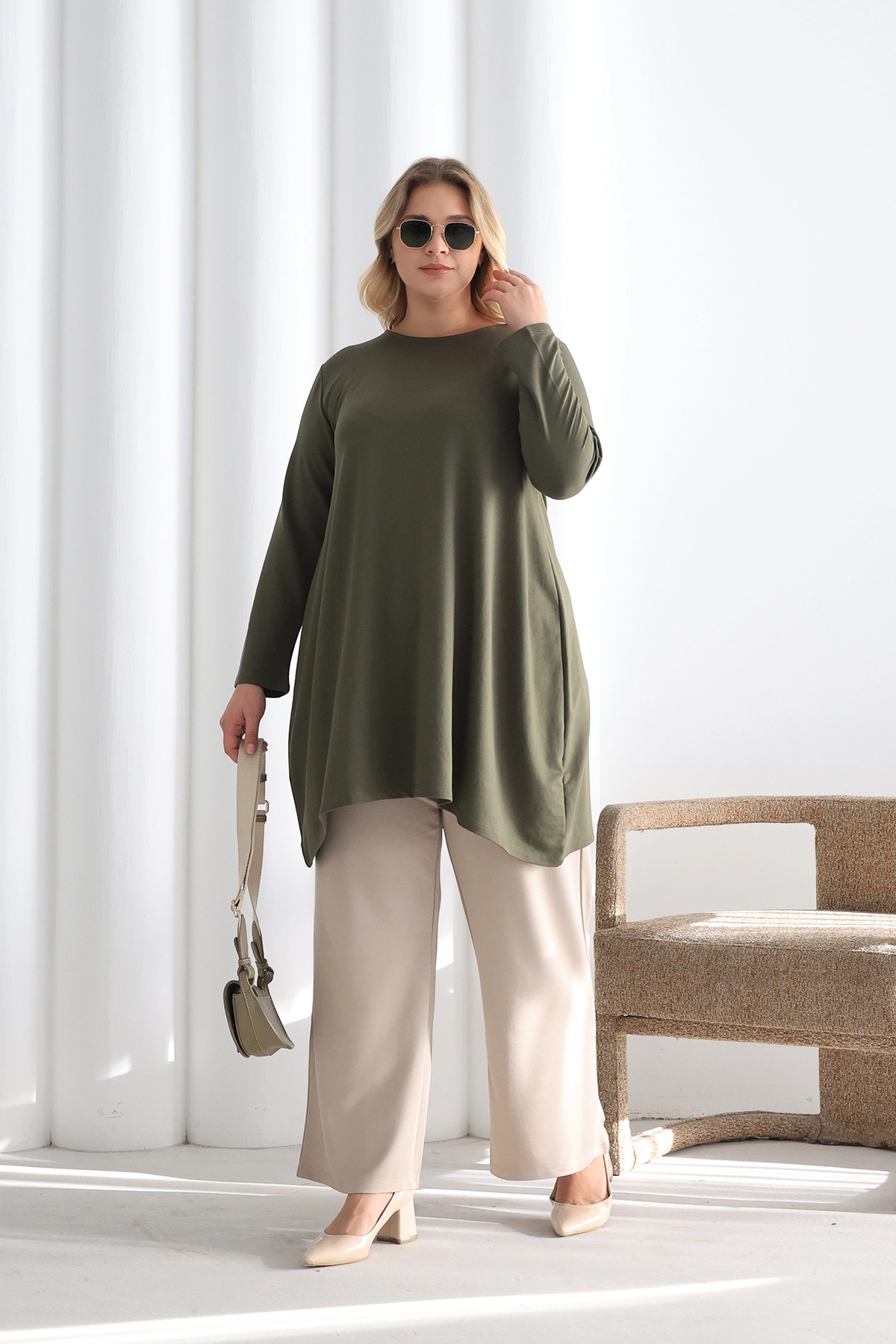 Düz Kesim Rahat Oversize Tunik – Günlük ve Şık Kombinler İçin