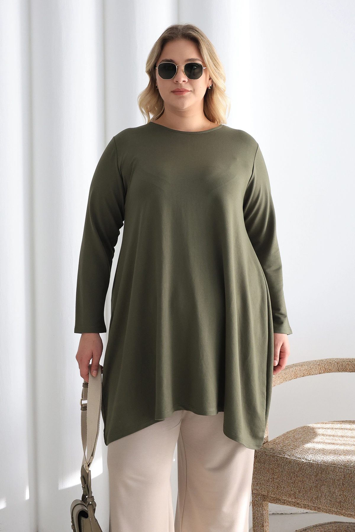 Düz Kesim Rahat Oversize Tunik – Günlük ve Şık Kombinler İçin