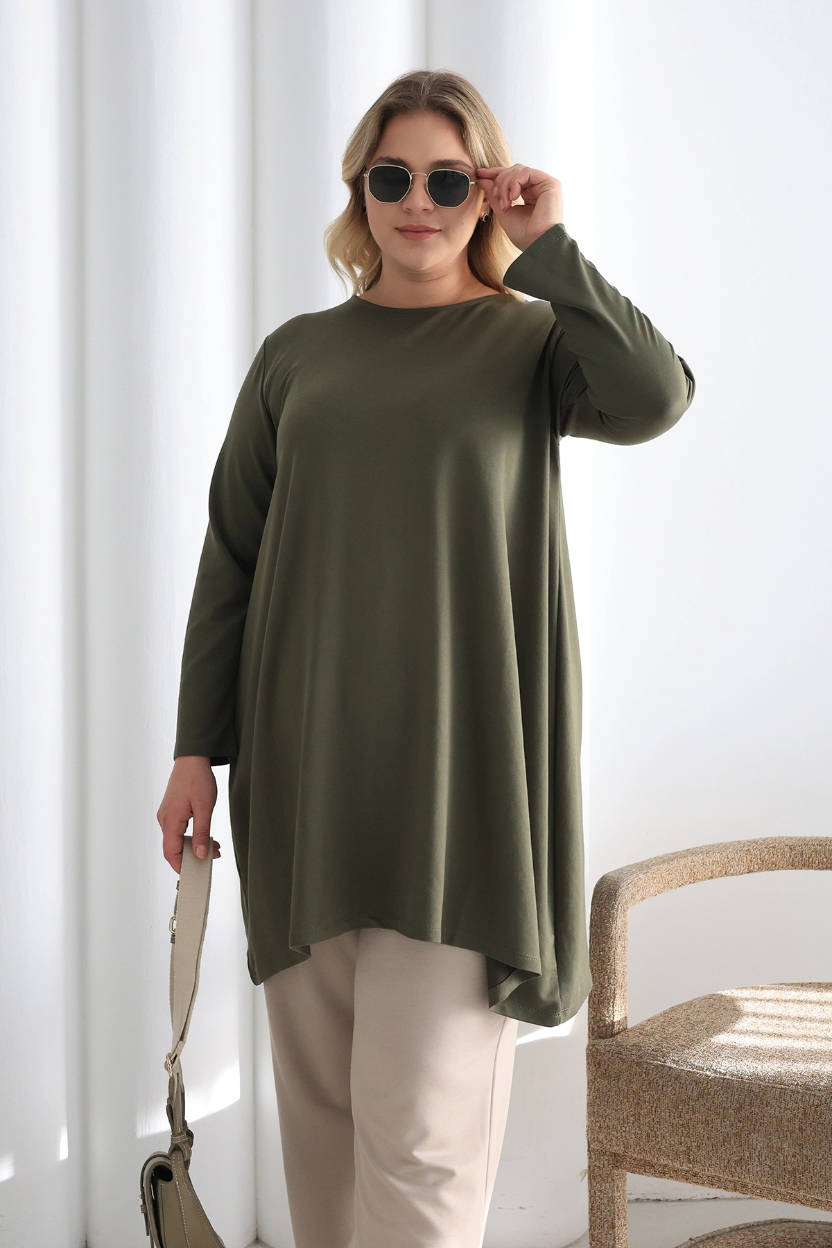 Düz Kesim Rahat Oversize Tunik – Günlük ve Şık Kombinler İçin