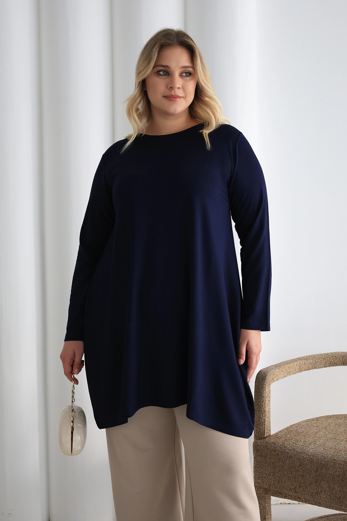 Düz Kesim Rahat Oversize Tunik – Günlük ve Şık Kombinler İçin