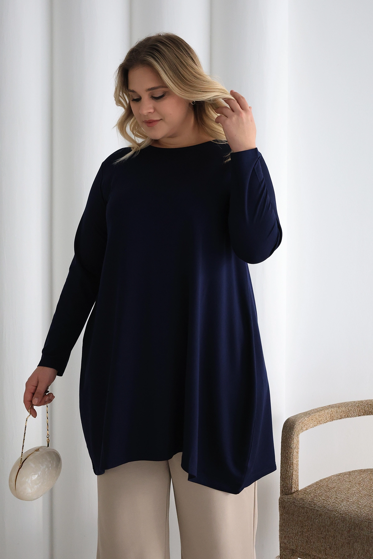 Düz Kesim Rahat Oversize Tunik – Günlük ve Şık Kombinler İçin