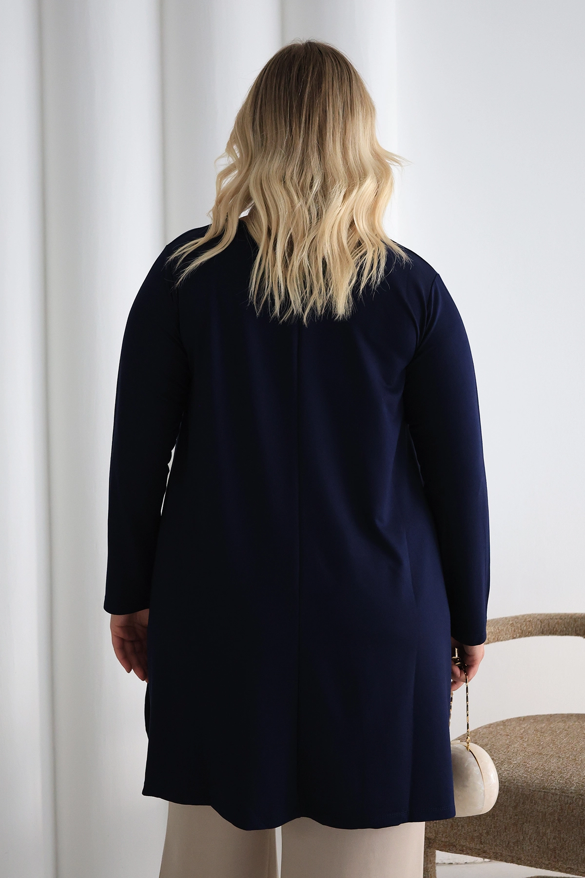 Düz Kesim Rahat Oversize Tunik – Günlük ve Şık Kombinler İçin