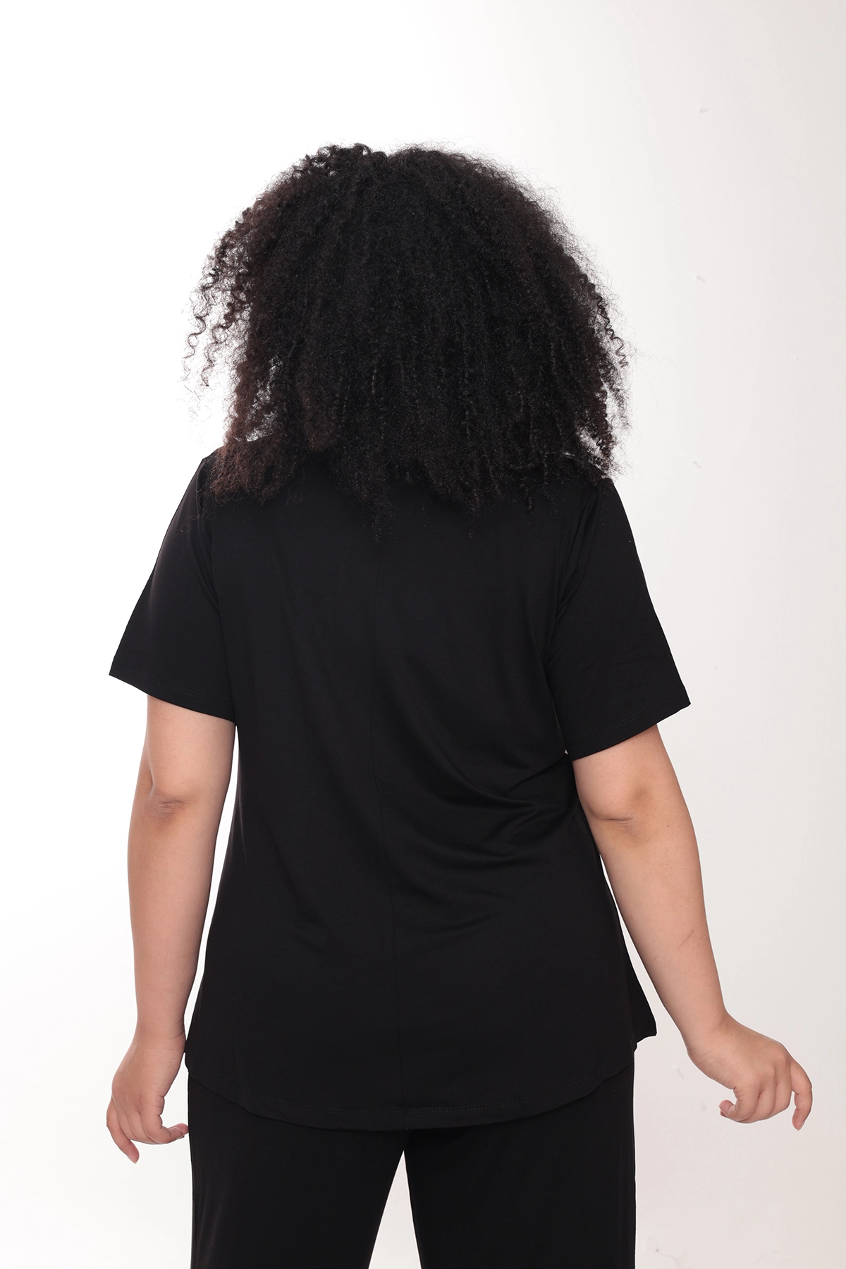 V Yaka SİYAH BEYAZ  Garni Detaylı Kısa Kol Bluz